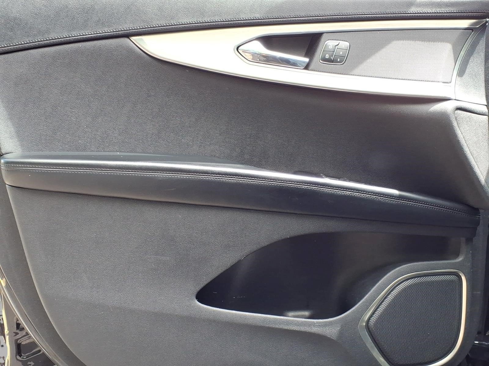 Used 2019 Lincoln Nautilus Premier AWD/4WD image 13