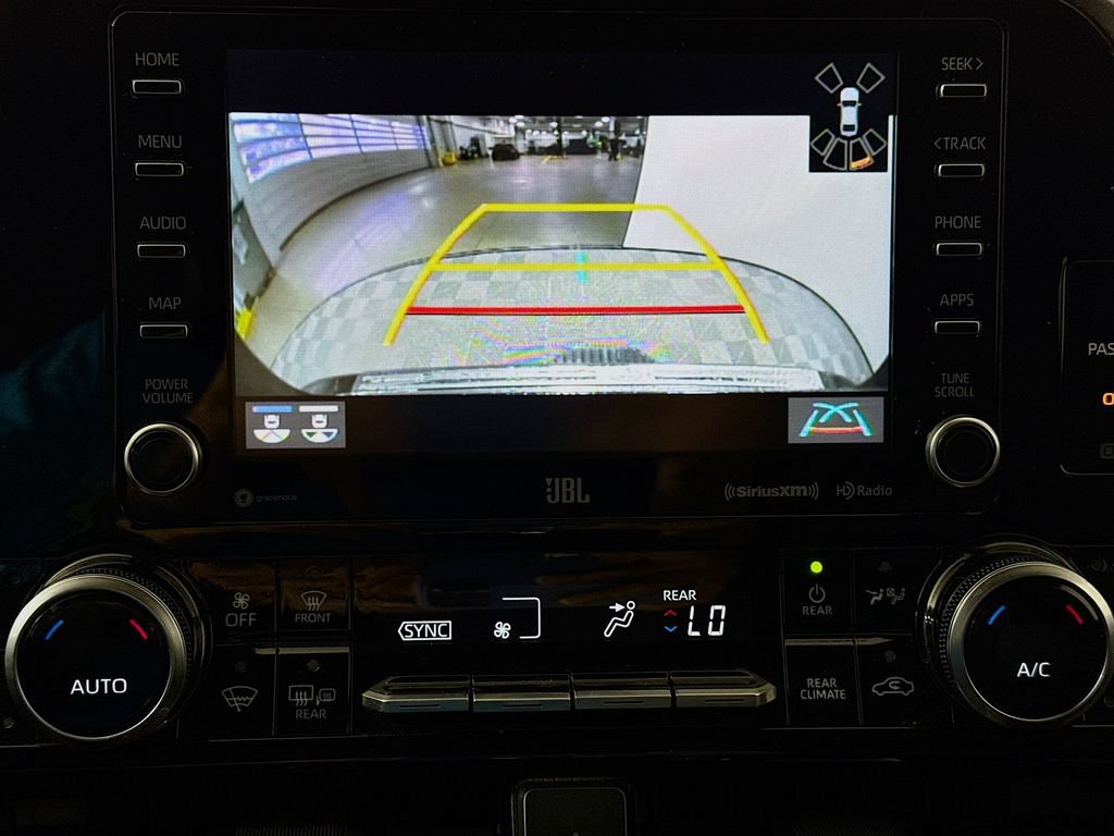 Used 2020 Toyota Highlander Limited FWD image 14