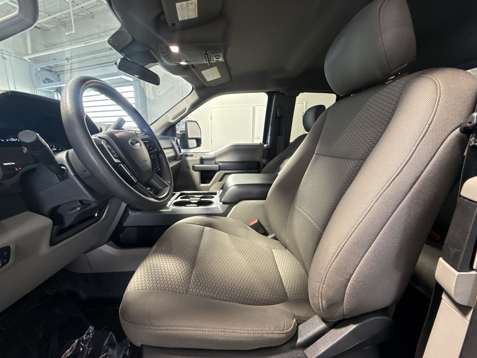 Used 2022 Ford F350 XLT w/ XLT Premium Package AWD/4WD image 14
