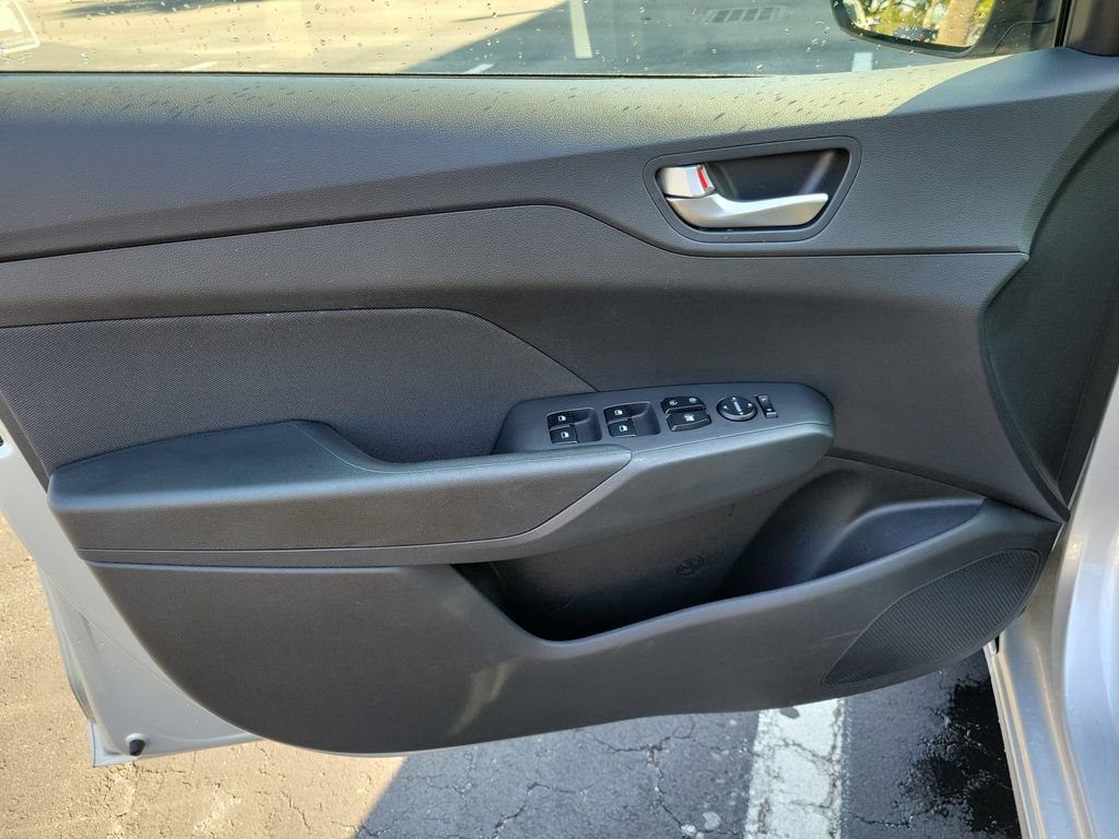 Used 2021 Hyundai Accent SE FWD image 18