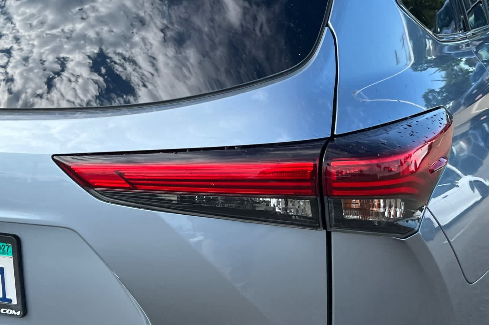 Used 2021 Toyota Highlander XLE AWD/4WD image 18