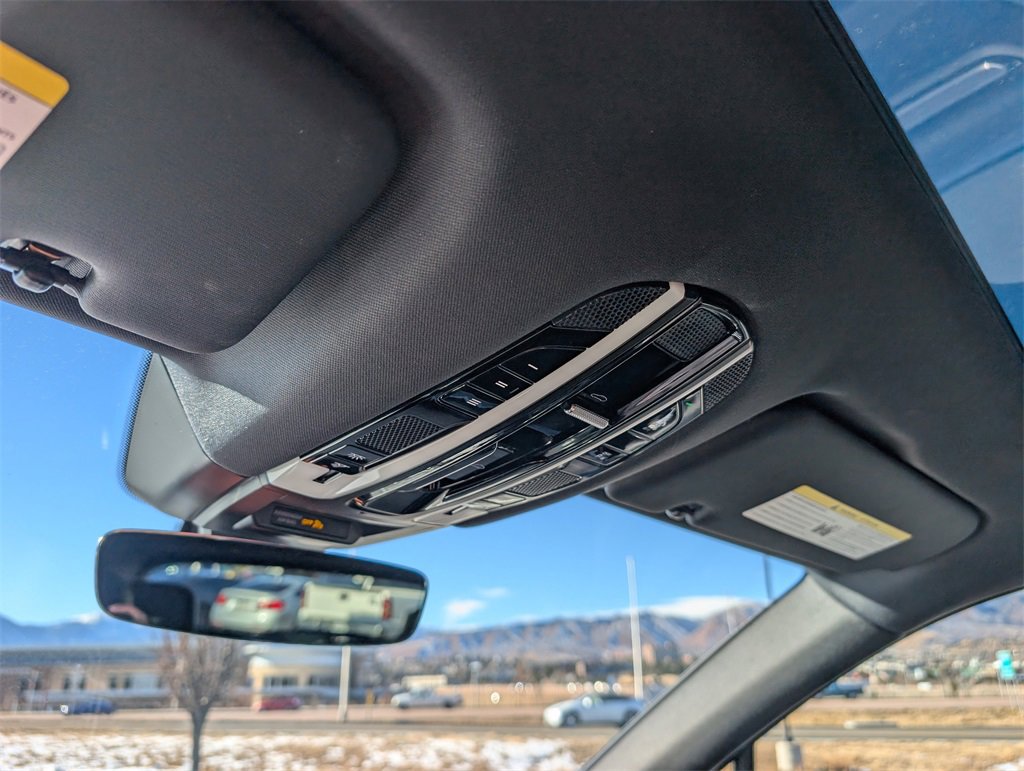 Used 2022 Porsche Cayenne Platinum Edition image 31