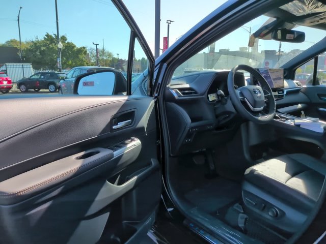 Used 2026 Toyota Sienna XLE Woodland Edition AWD/4WD image 11
