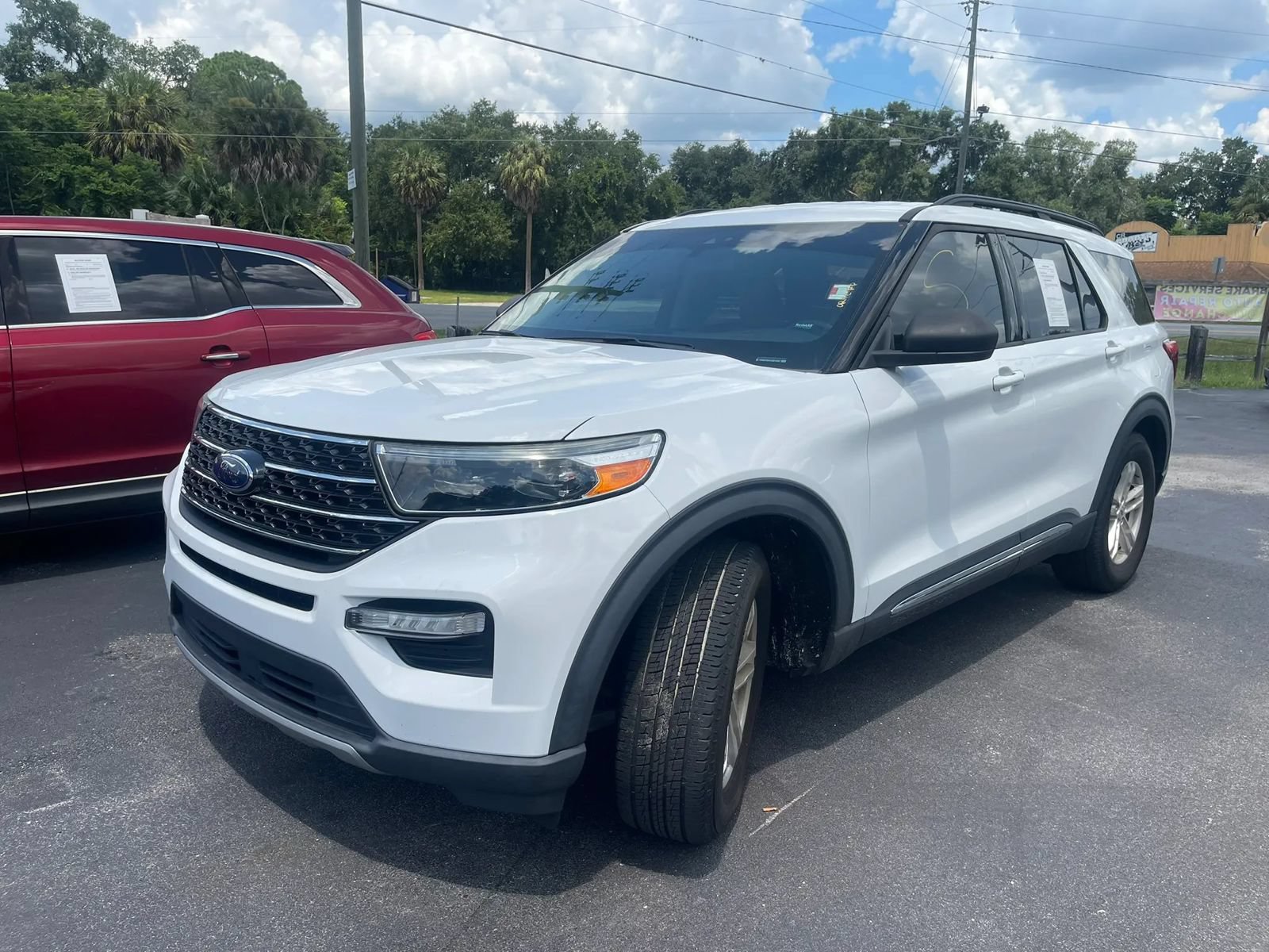 Used 2020 Ford Explorer XLT w/ Equipment Group 202A RWD image 2