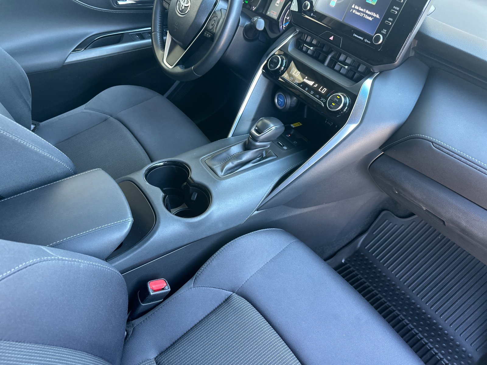 Used 2021 Toyota Venza LE AWD/4WD image 16
