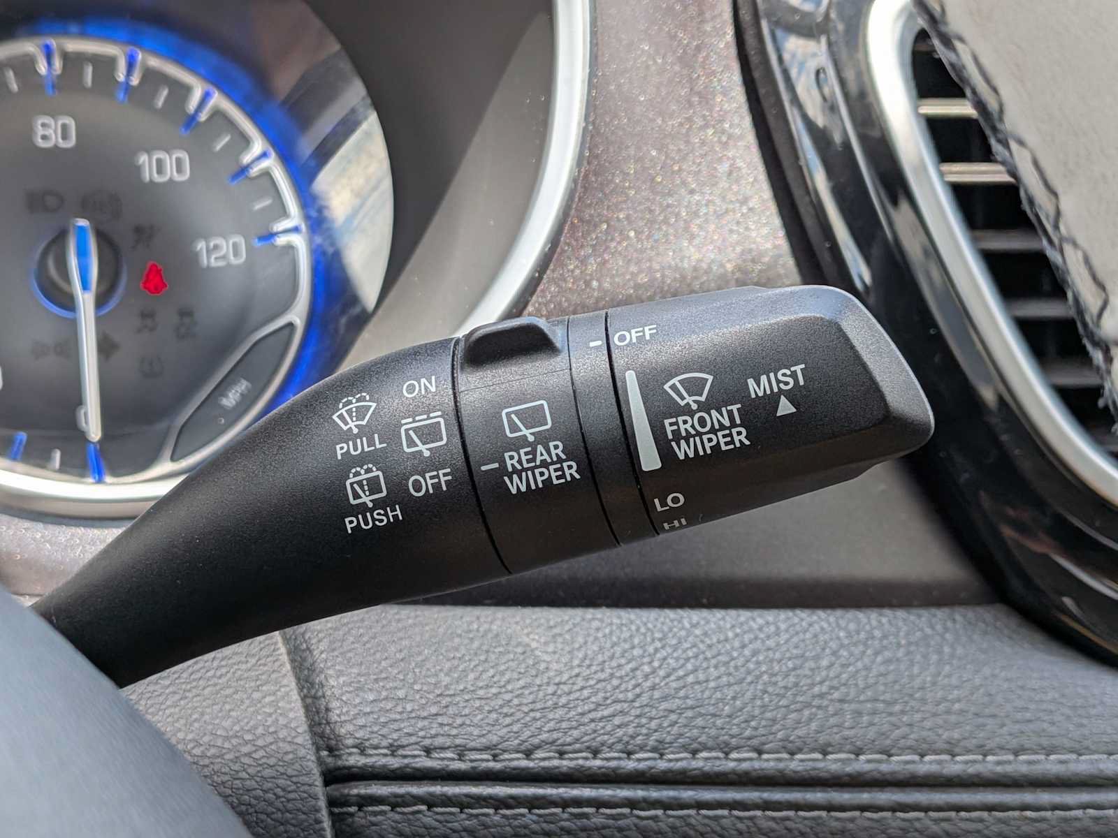 Used 2020 Chrysler Pacifica Limited w/ Advanced Safetytec Group FWD image 26