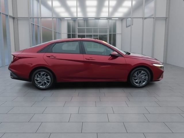 Used 2024 Hyundai Elantra SEL FWD image 9