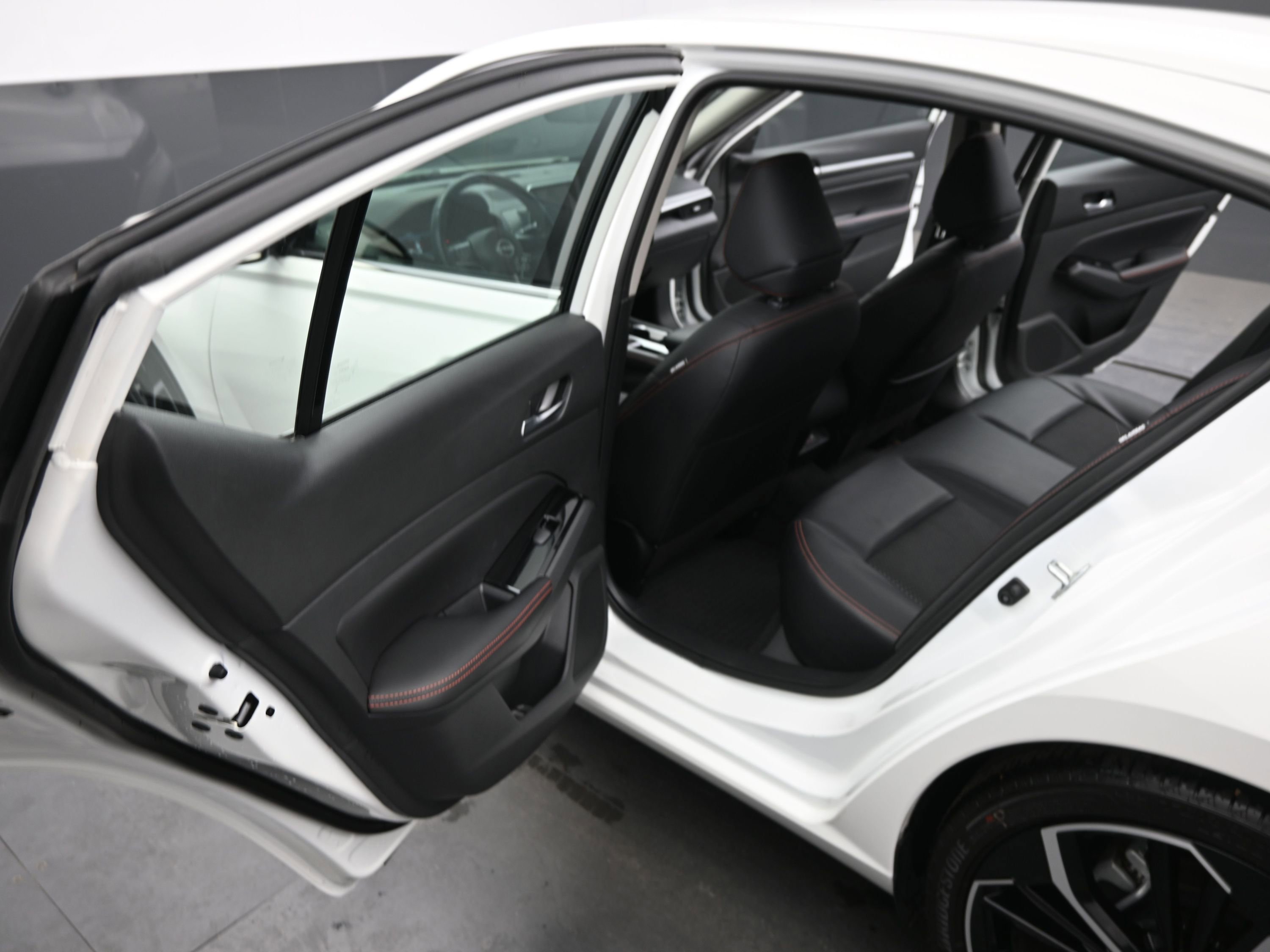 Certified 2024 Nissan Altima 2.5 SR image 12