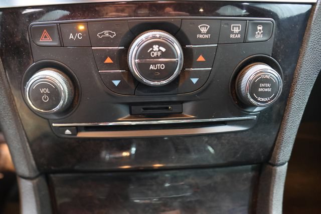 Used 2014 Chrysler 300 C AWD/4WD image 23