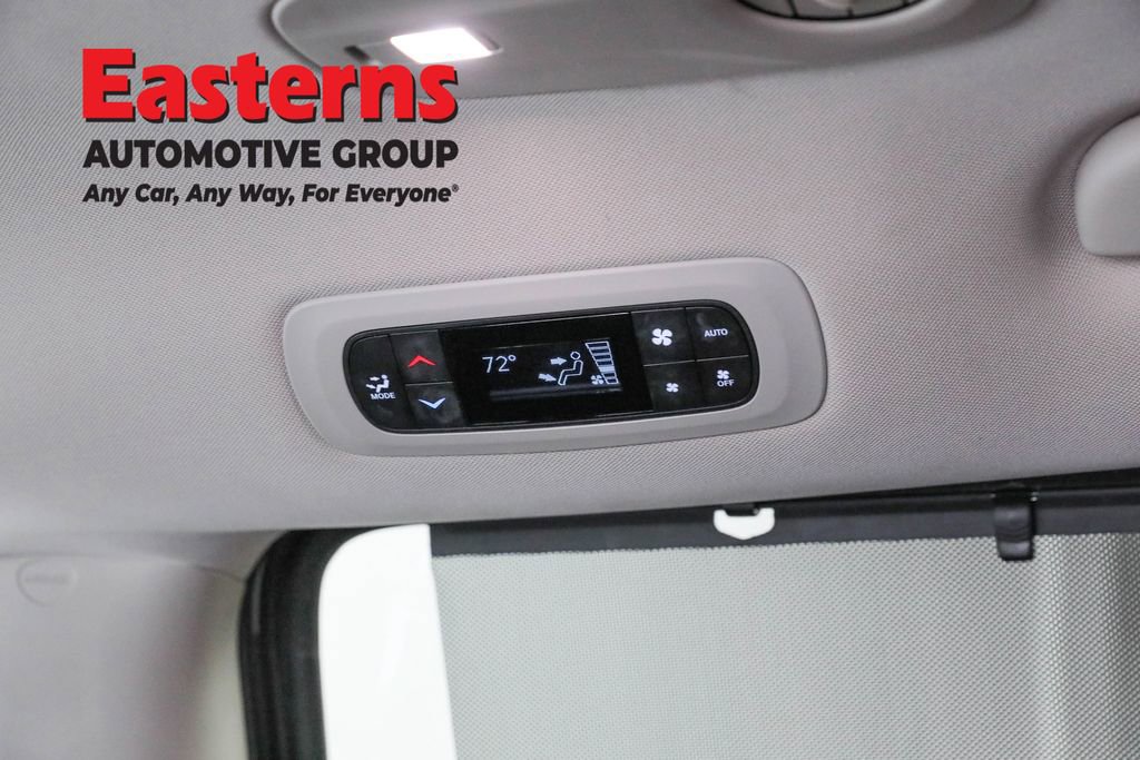 Used 2023 Chrysler Pacifica Touring-L FWD image 23