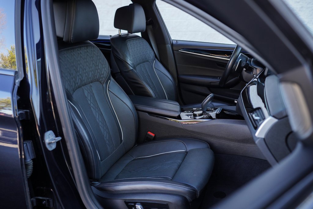 Used 2023 BMW M550i xDrive w/ Dynamic Handling Package image 23