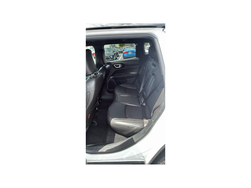 Used 2025 Jeep Compass Trailhawk AWD/4WD image 10