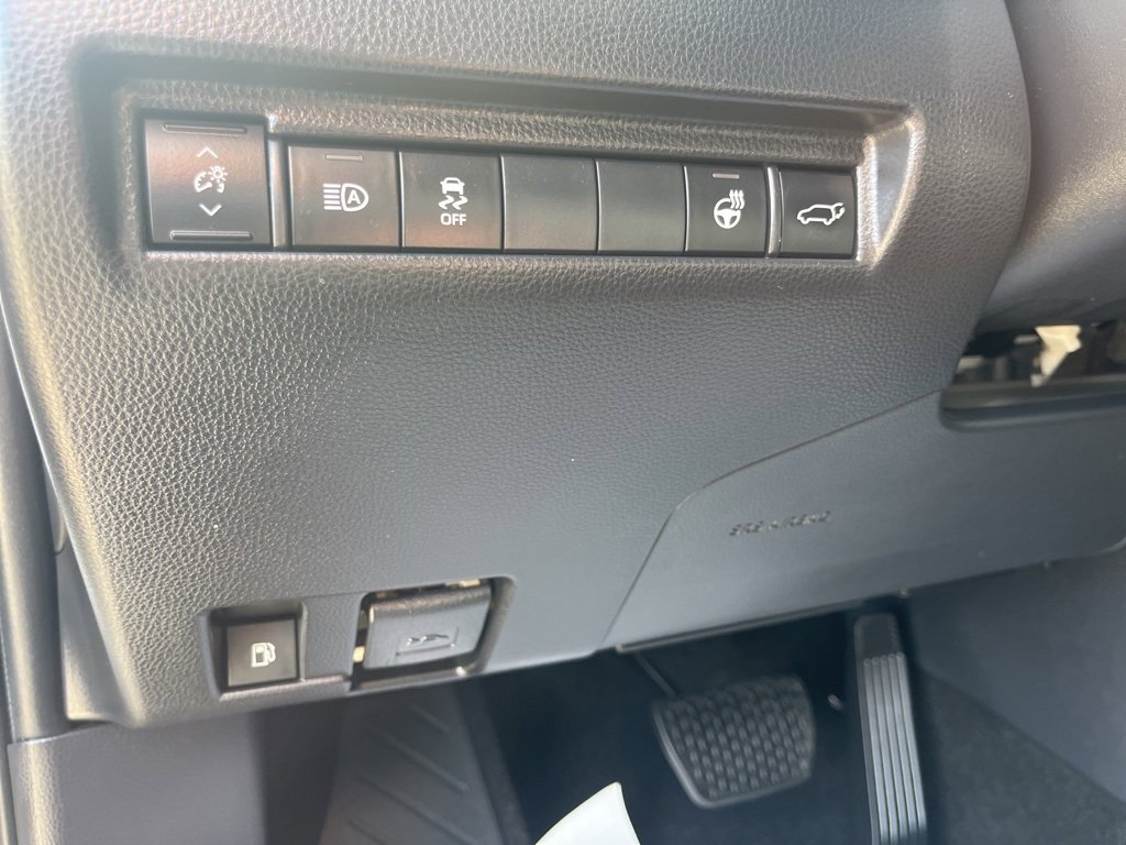 Used 2021 Toyota Venza XLE image 12