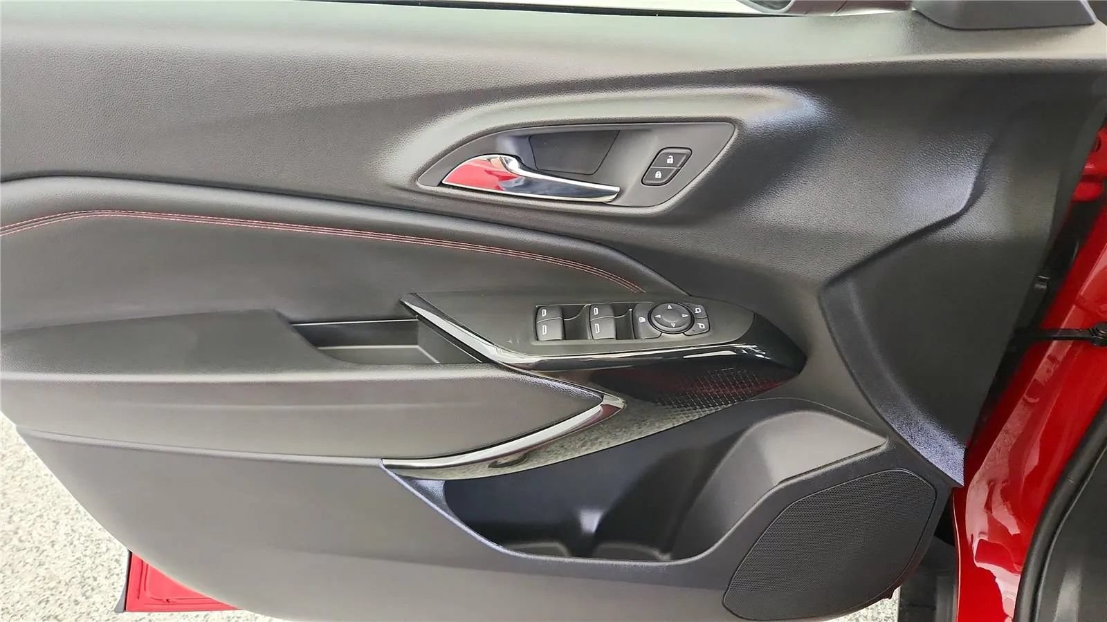 New 2026 Chevrolet Trax RS w/ Driver Confidence Package FWD image 32
