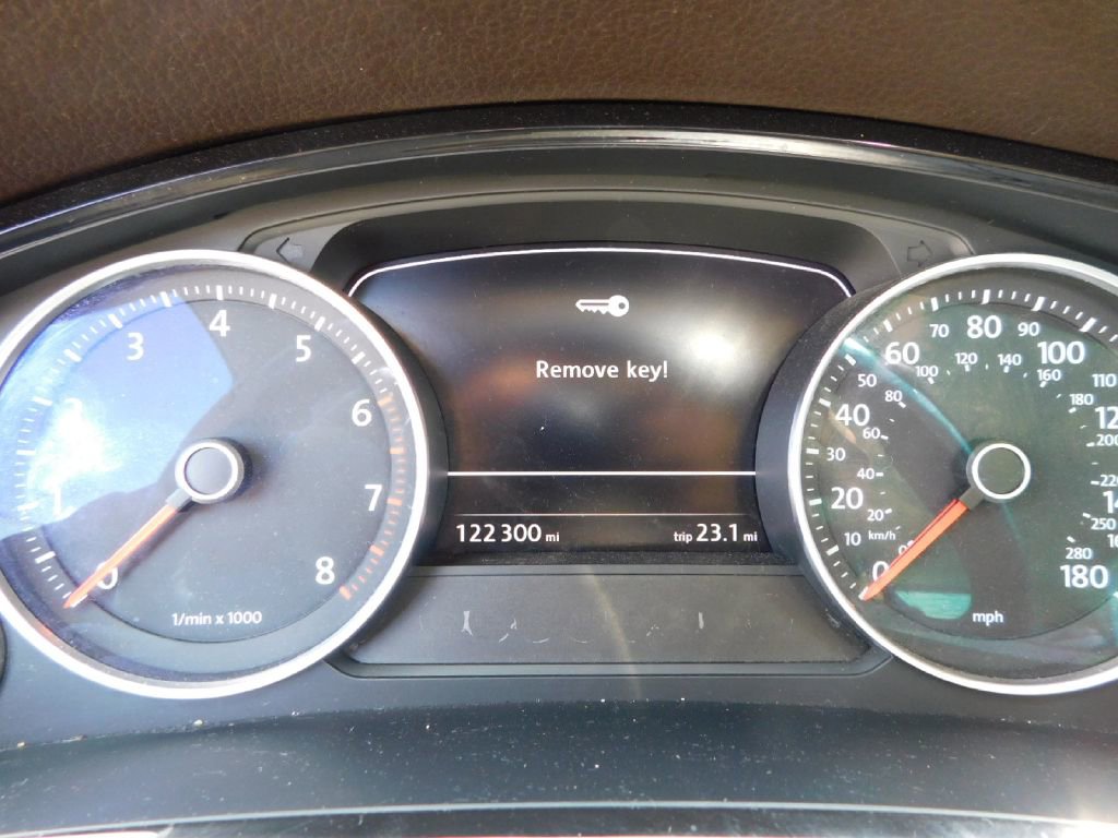 Used 2013 Volkswagen Touareg Sport image 29