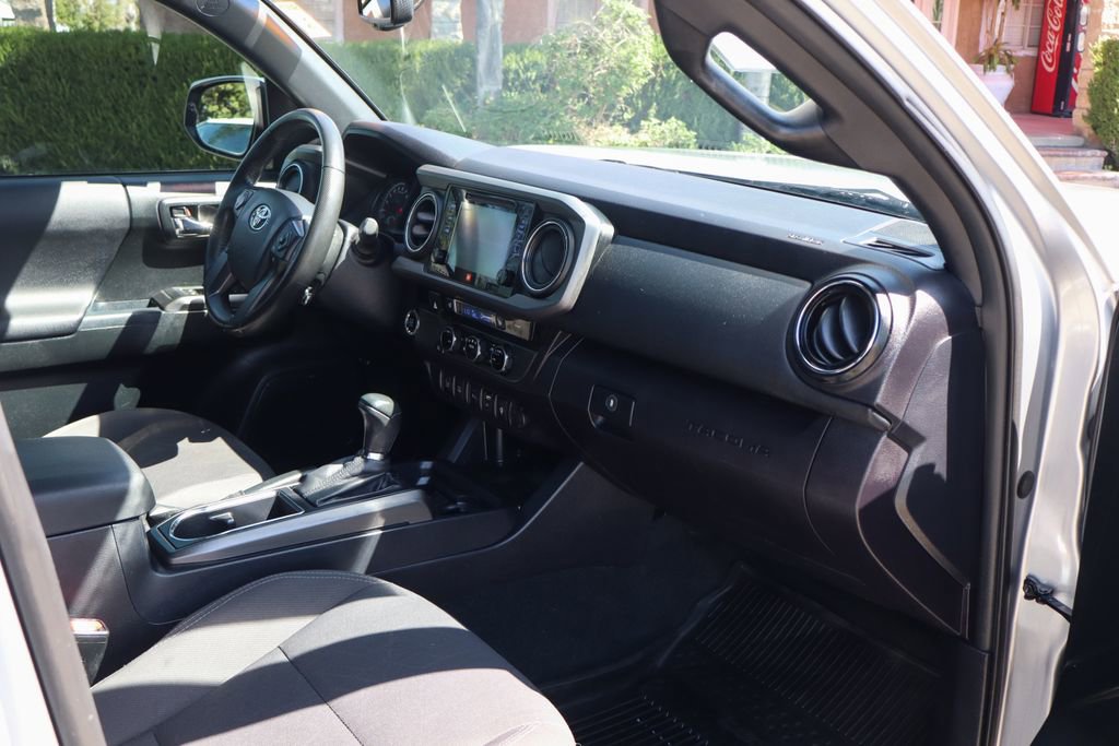 Used 2017 Toyota Tacoma TRD Off-Road RWD image 37