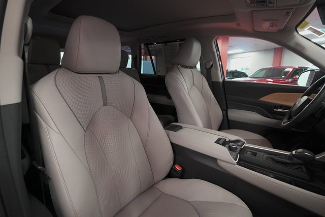 Used 2024 Toyota Grand Highlander Platinum image 34