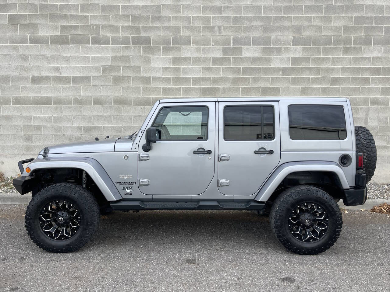 Used 2013 Jeep Wrangler Unlimited Sahara w/ Connectivity Group image 5