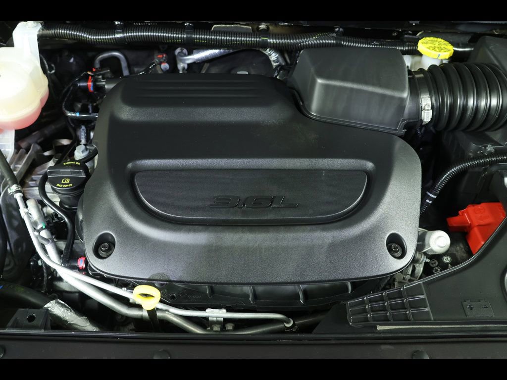 Used 2025 Chrysler Pacifica Select image 21