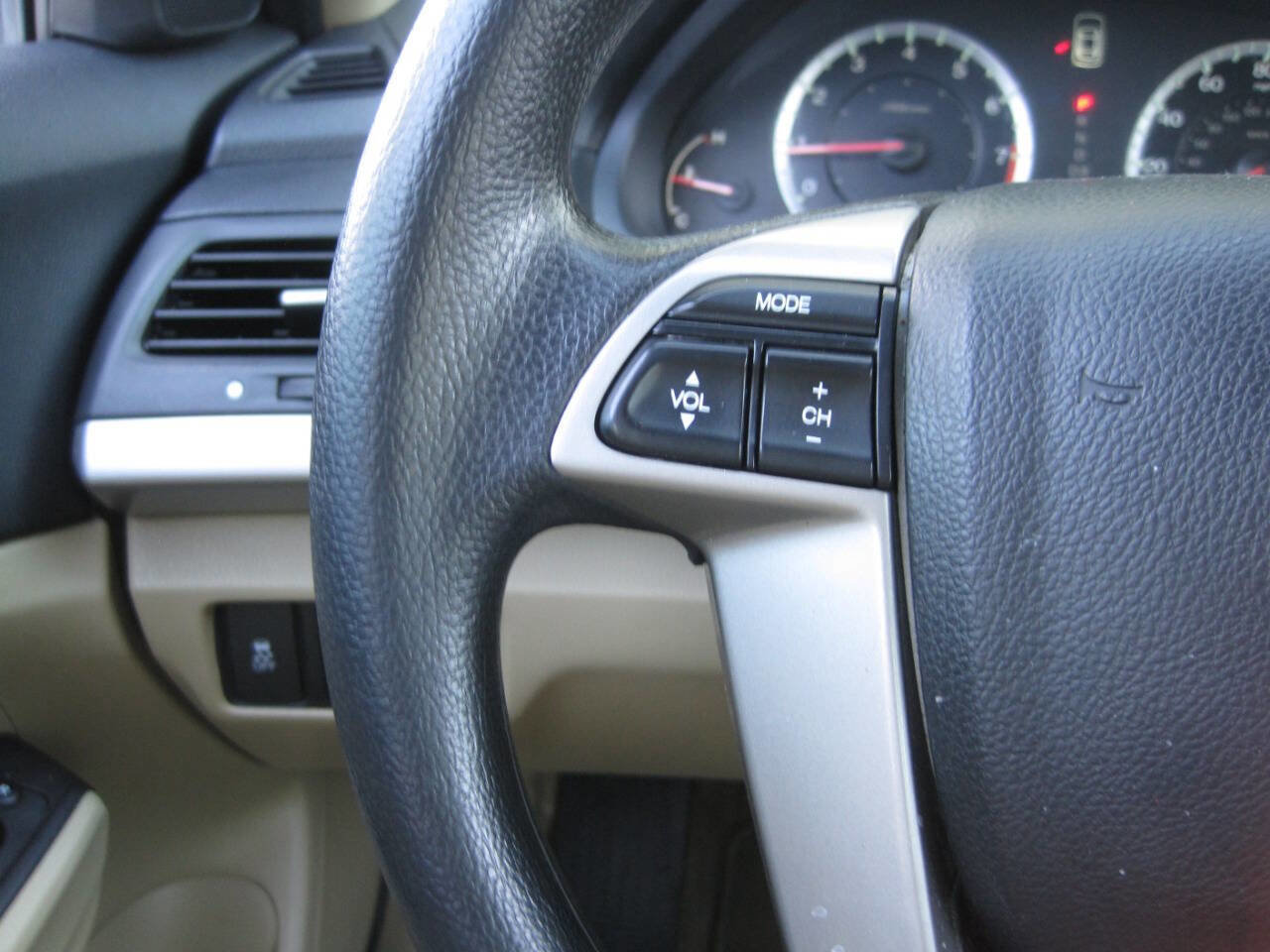 Used 2011 Honda Accord LX image 32