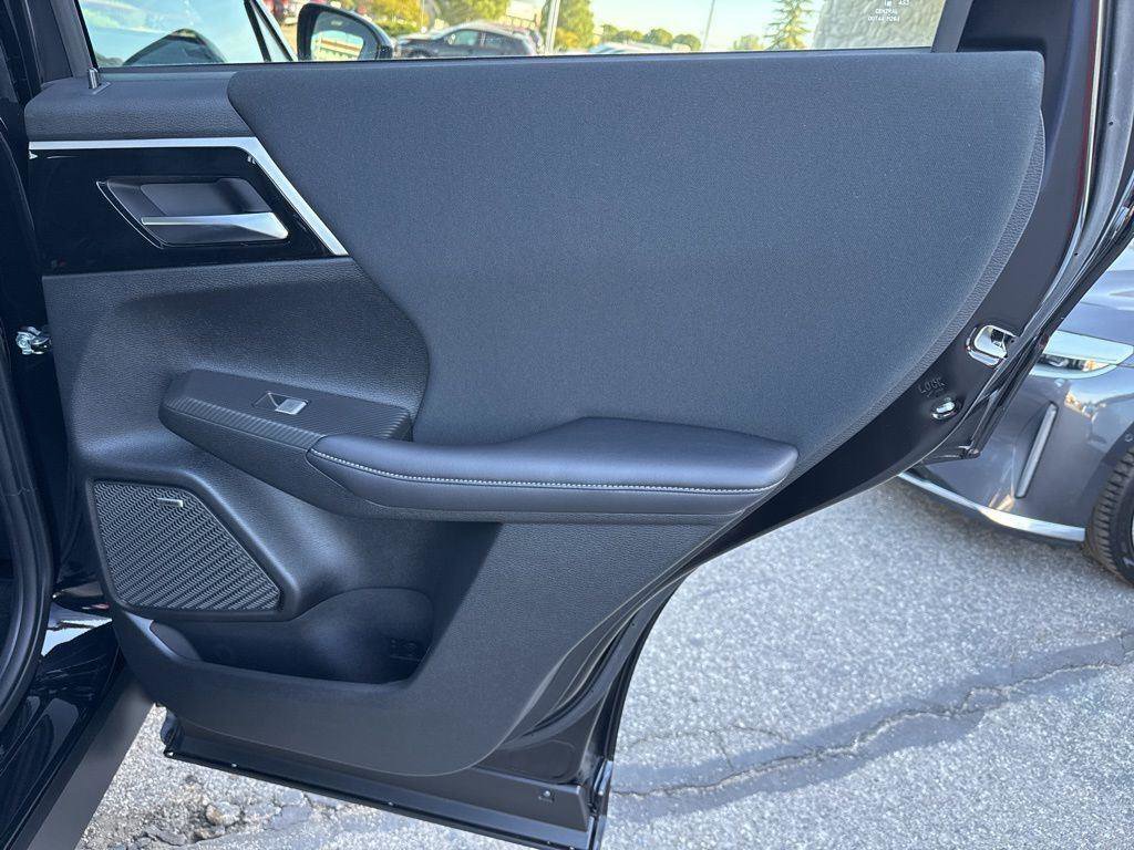 Used 2025 Mitsubishi Outlander ES FWD image 33
