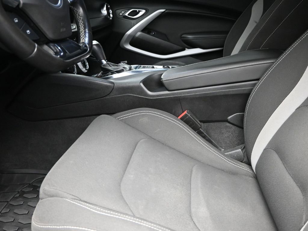 Used 2021 Chevrolet Camaro LT w/ RS Package image 13