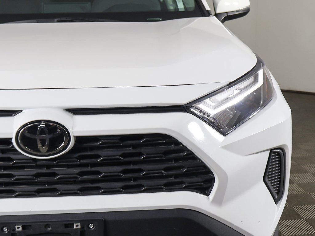 Used 2025 Toyota RAV4 XLE AWD/4WD image 12