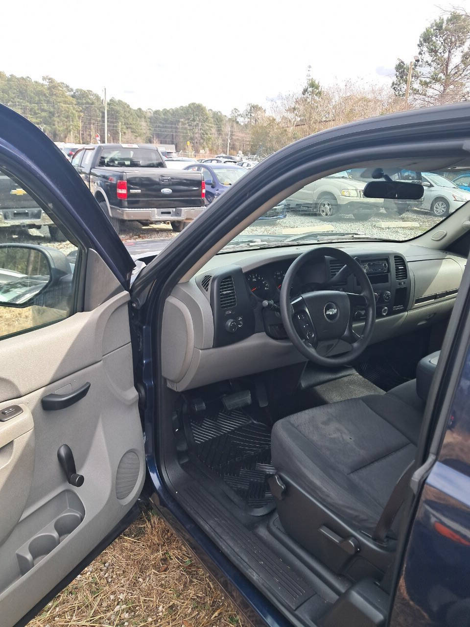 Used 2010 Chevrolet Silverado 1500 W/T w/ LS Package RWD image 2