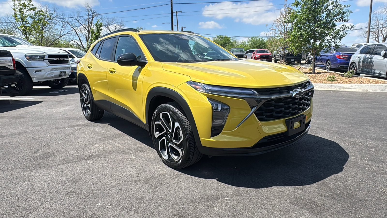 Used 2024 Chevrolet Trax RS w/ Sunroof Package image 3