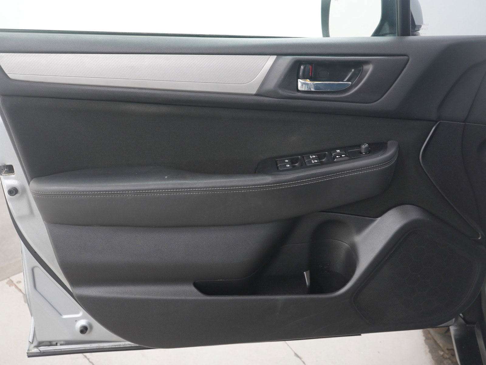Used 2017 Subaru Outback 2.5i Premium image 19