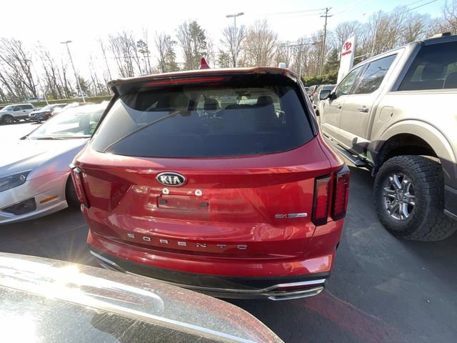 Used 2021 Kia Sorento EX image 3