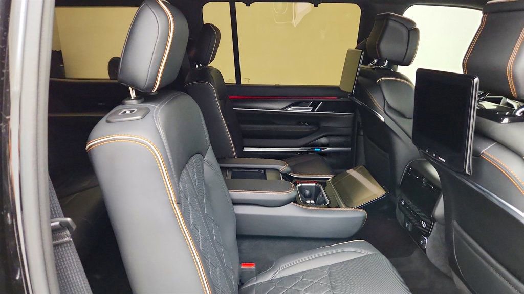 Used 2024 Jeep Grand Wagoneer Series III w/ Rear Seat Video Group 1 AWD/4WD image 26