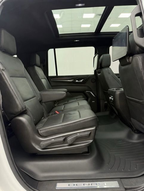 Used 2021 GMC Yukon XL Denali w/ Denali Premium Package image 13