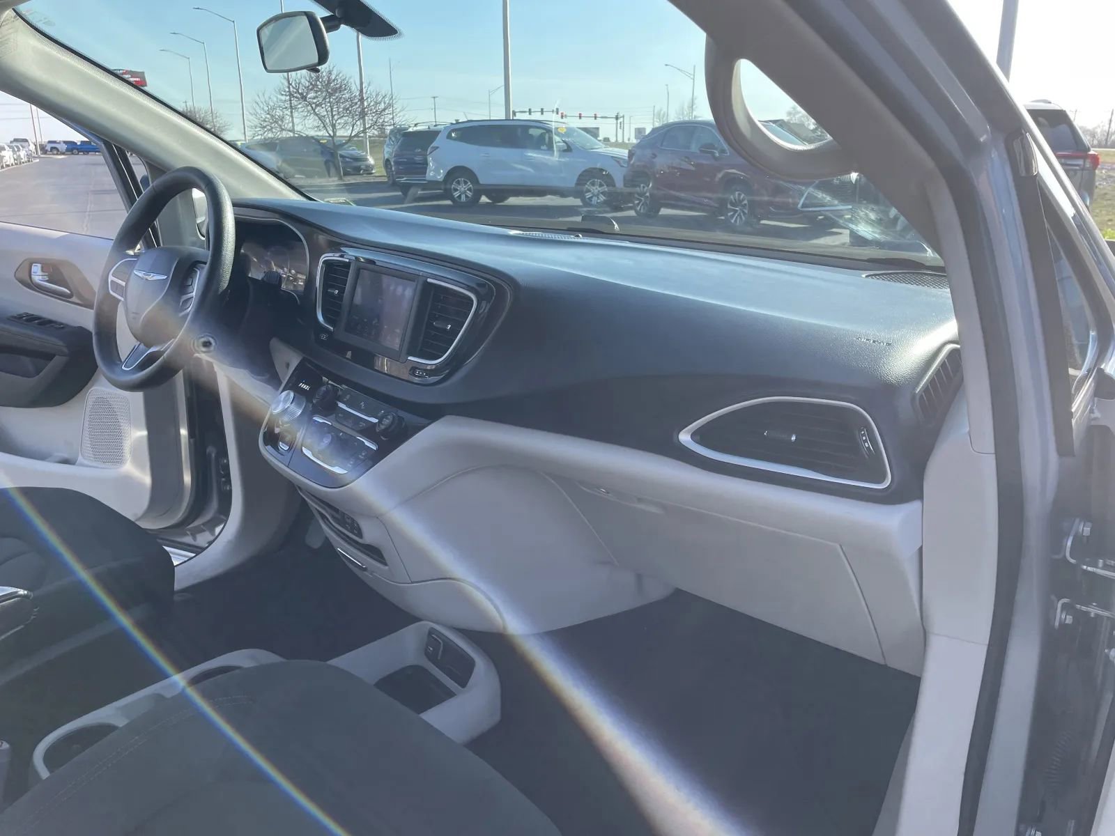 Used 2019 Chrysler Pacifica LX image 44