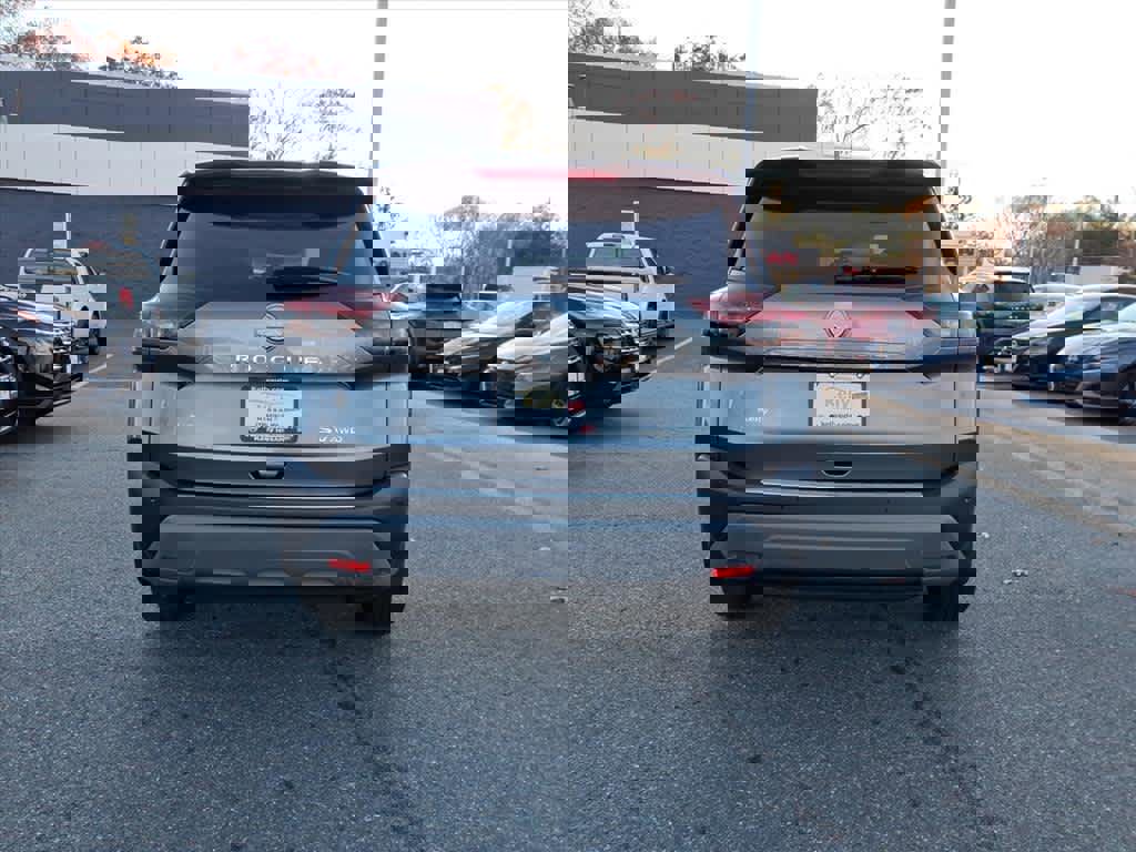 Certified 2022 Nissan Rogue SV image 5