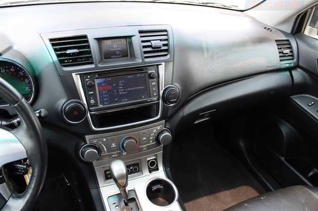 Used 2013 Toyota Highlander SE image 12