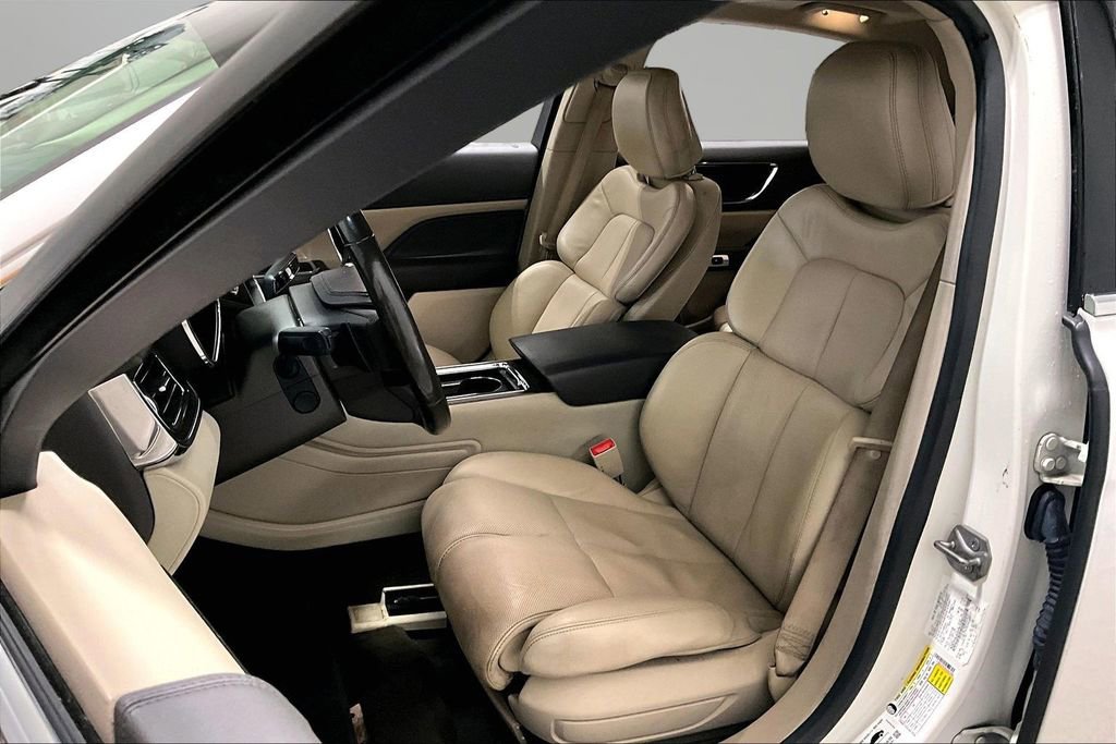 Used 2019 Lincoln Continental Select w/ Continental Climate Package image 21