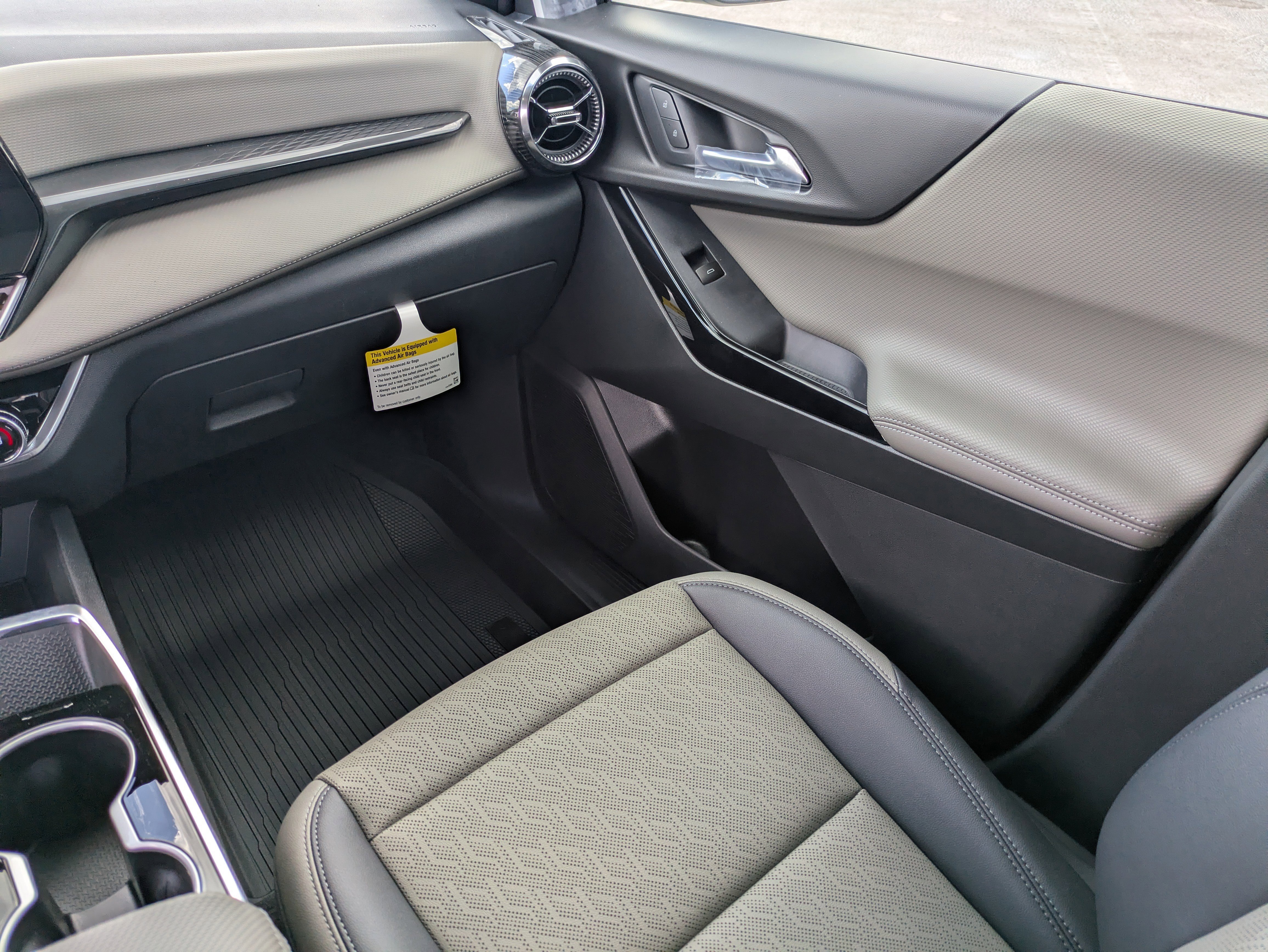New 2026 Chevrolet Equinox LT w/ Convenience Package II FWD image 16