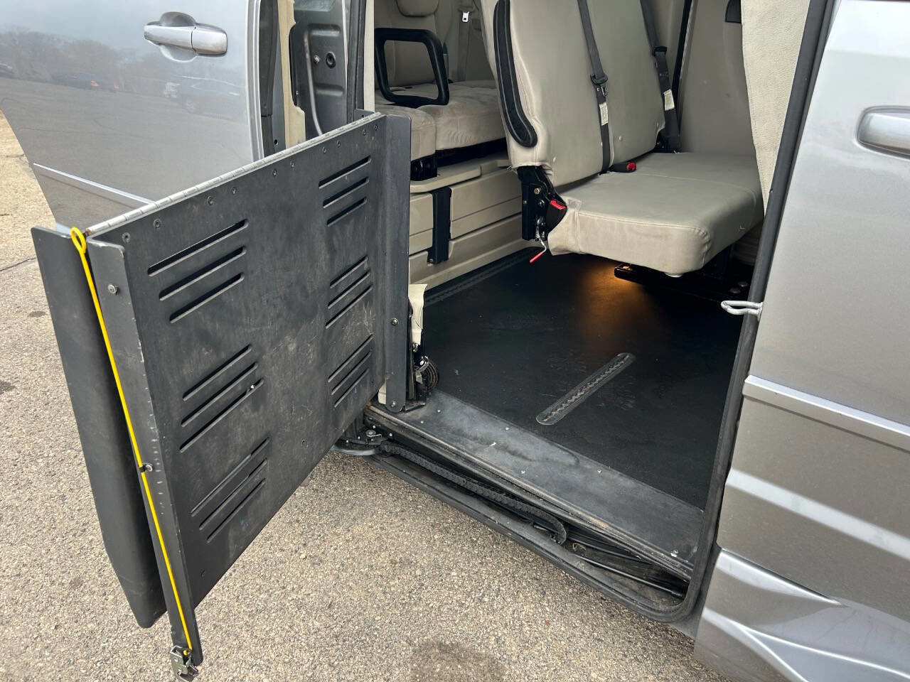 Used 2016 Dodge Grand Caravan SE w/ Quick Order Package 29E SE image 35