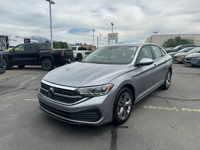 Used 2024 Volkswagen Jetta SE FWD image 5