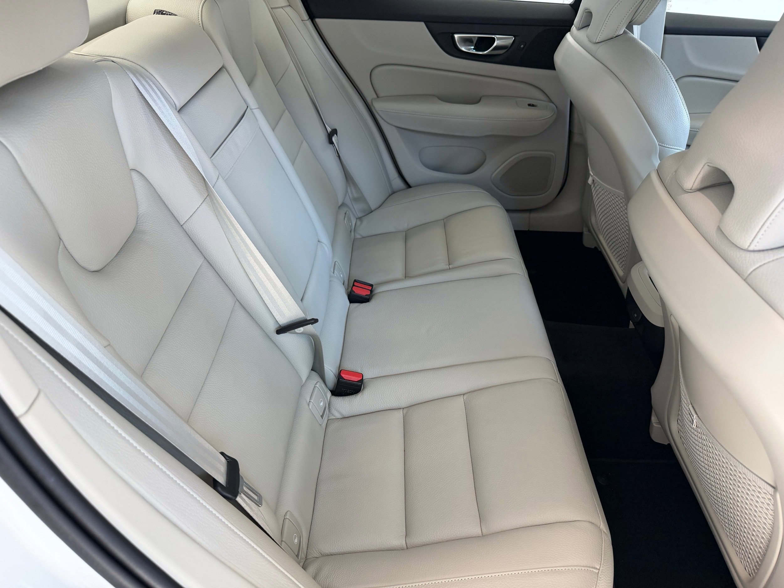 Certified 2025 Volvo S60 B5 Core image 25