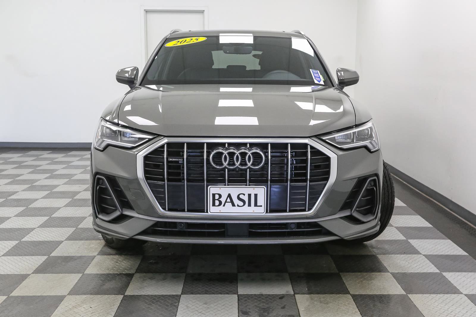 Used 2025 Audi Q3 2.0T Premium Plus w/ Premium Plus Package AWD/4WD image 3