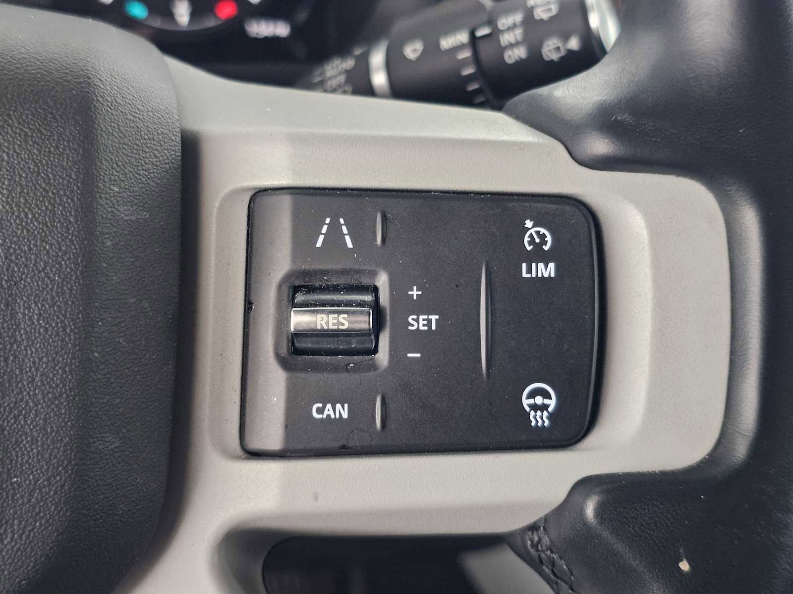 Used 2023 Land Rover Defender 110 S image 28