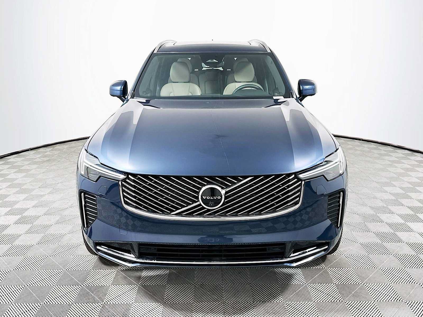New 2026 Volvo XC90 B6 Plus w/ Protection Package Premier AWD/4WD image 2