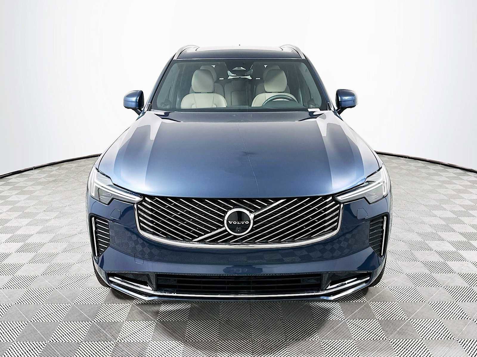 New 2026 Volvo XC90 B6 Plus w/ Protection Package Premier image 2