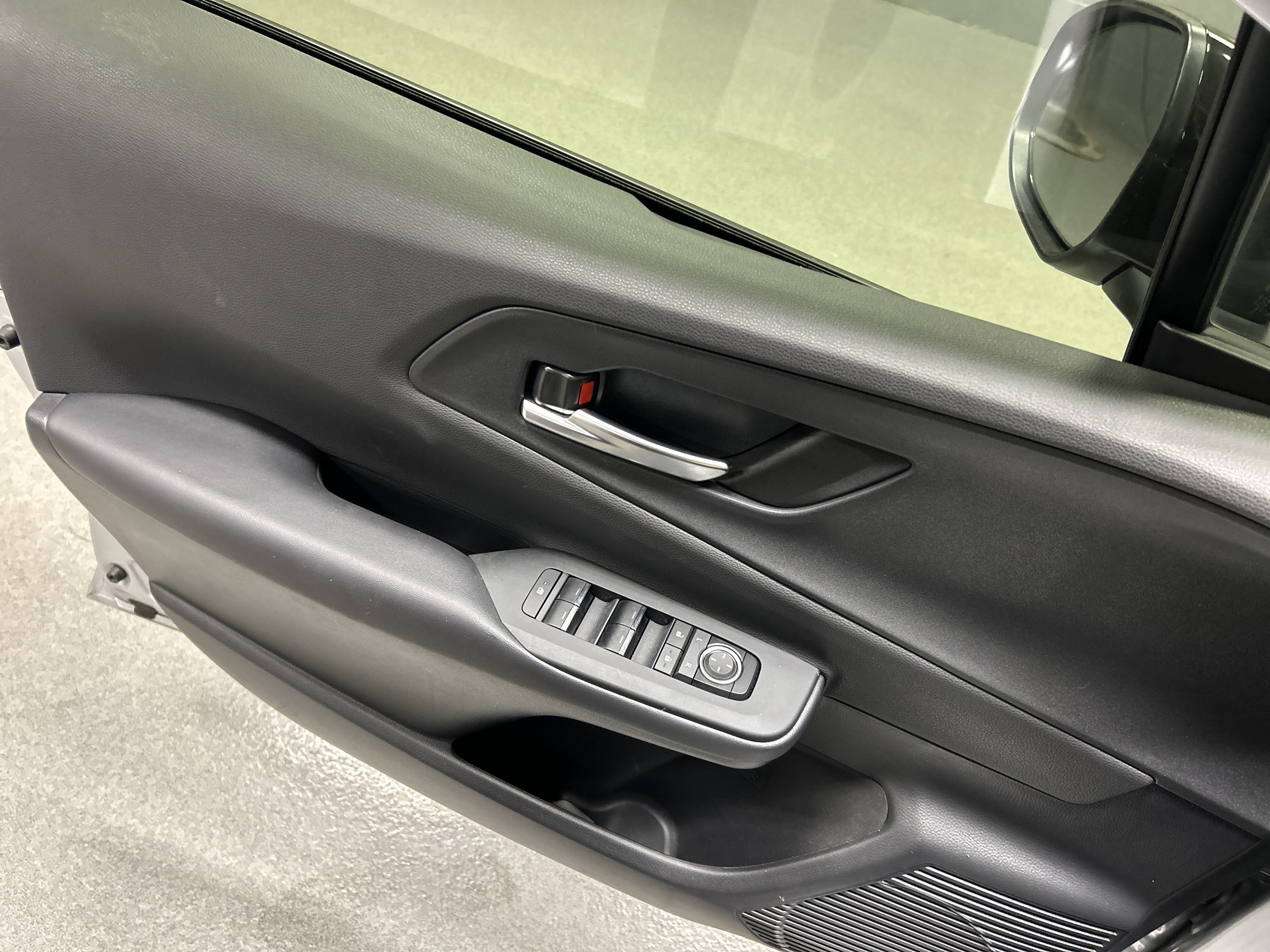Used 2024 Toyota Prius Prime FWD image 14