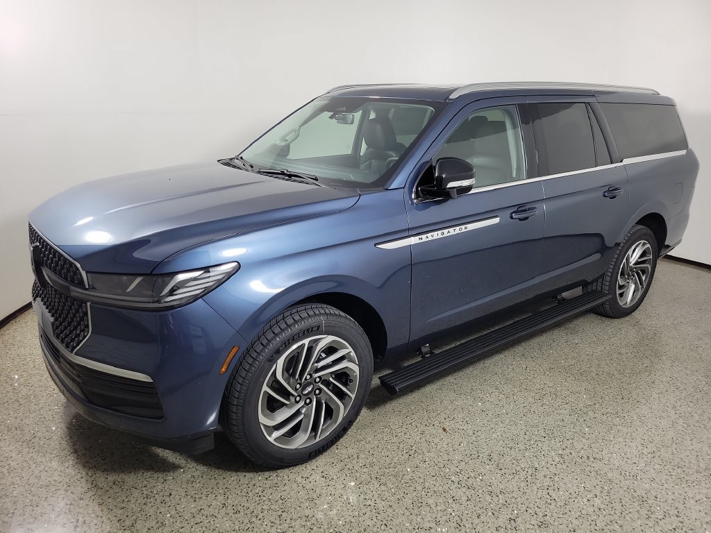 New 2027 Lincoln Navigator L Reserve RWD image 2