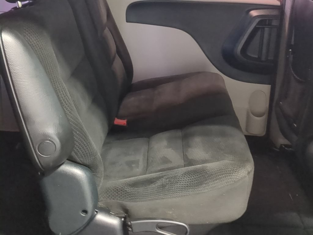 Used 2016 Dodge Grand Caravan American Value Package FWD image 22