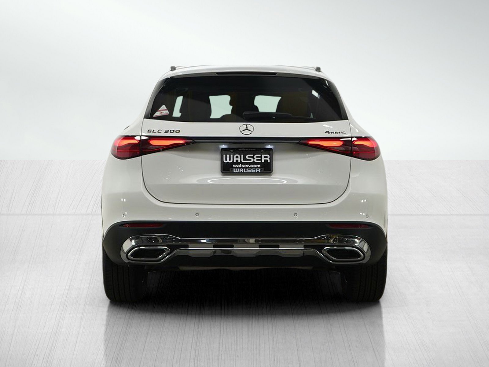 Used 2024 Mercedes-Benz GLC 300 4MATIC image 4