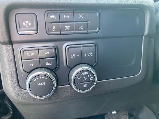 Used 2025 Chevrolet Tahoe Premier AWD/4WD image 18